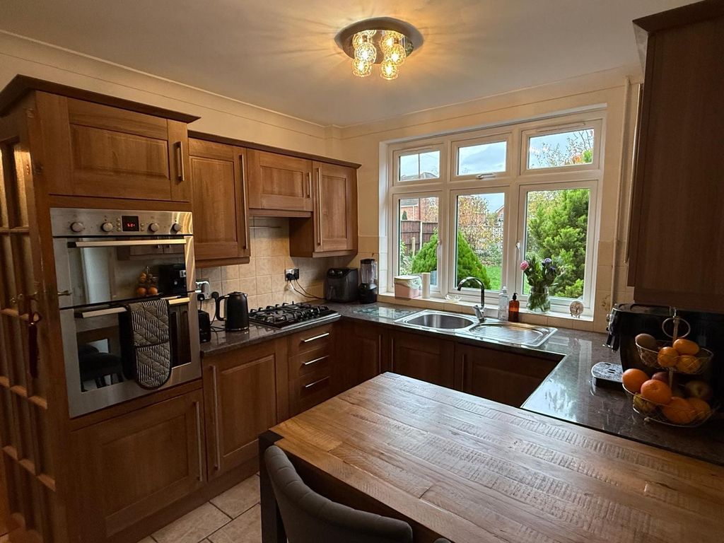 Property photo 2 of 9 Kitchen