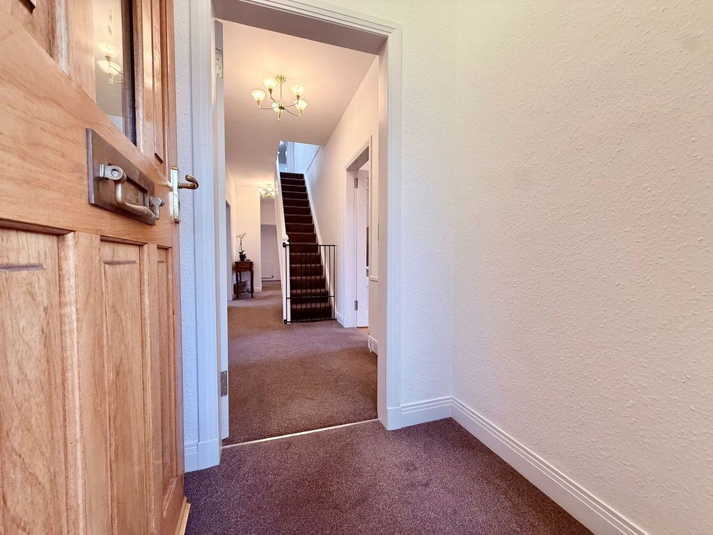 Property photo 2 of 32