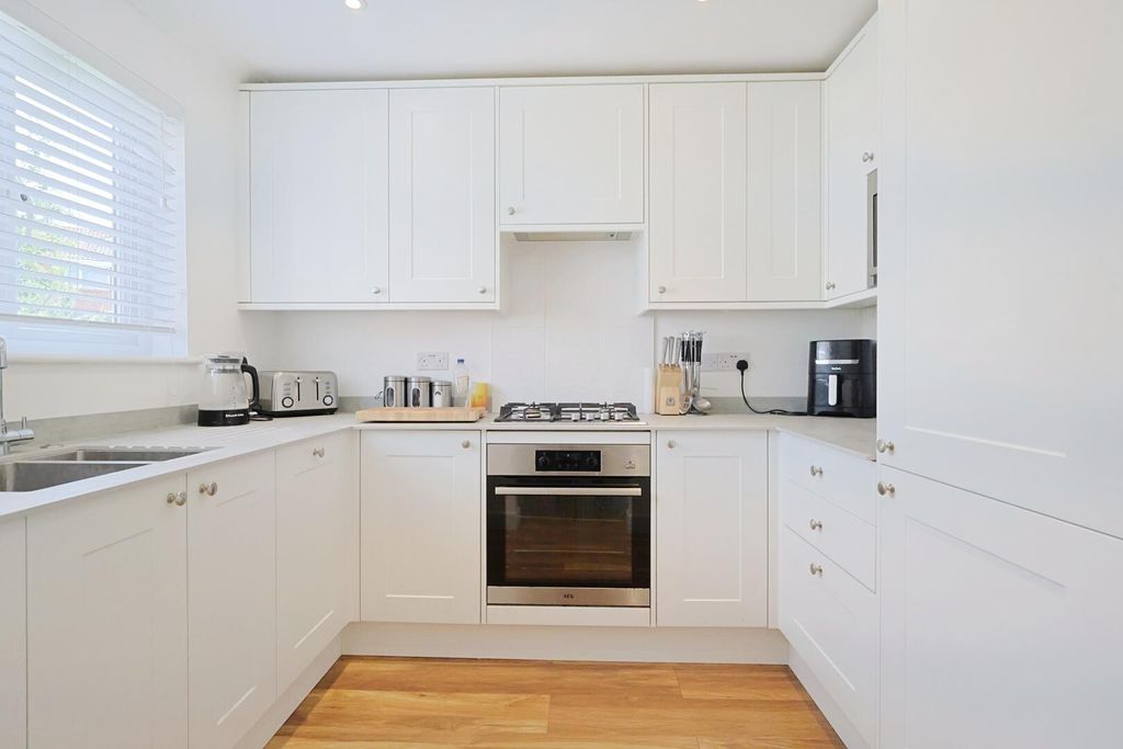 Property photo 3 of 13 Kitchen