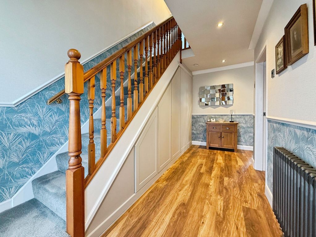 Property photo 2 of 32