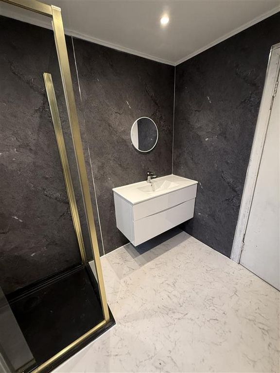 Property photo 3 of 5 A0327829-c057-4316-B135-5Aa2997B5319