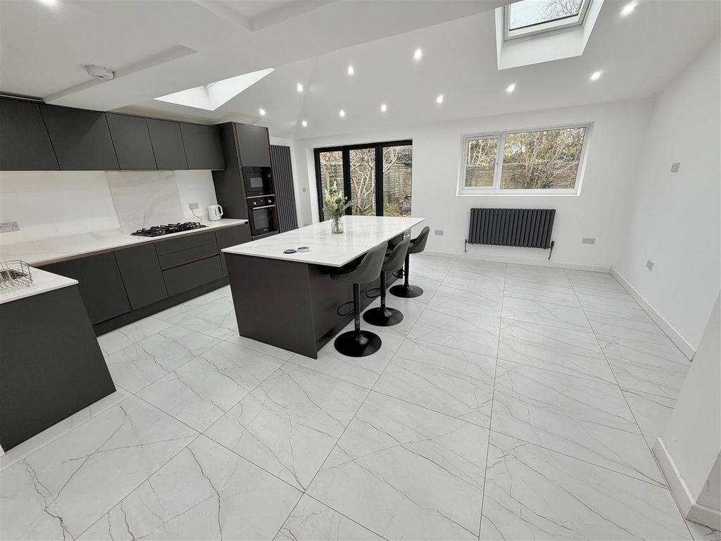 Property photo 2 of 33 Image 2