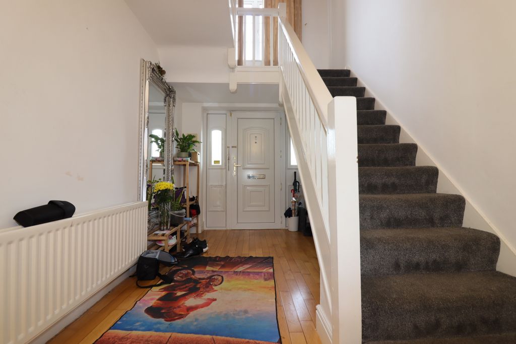 Property photo 3 of 30 Gallery