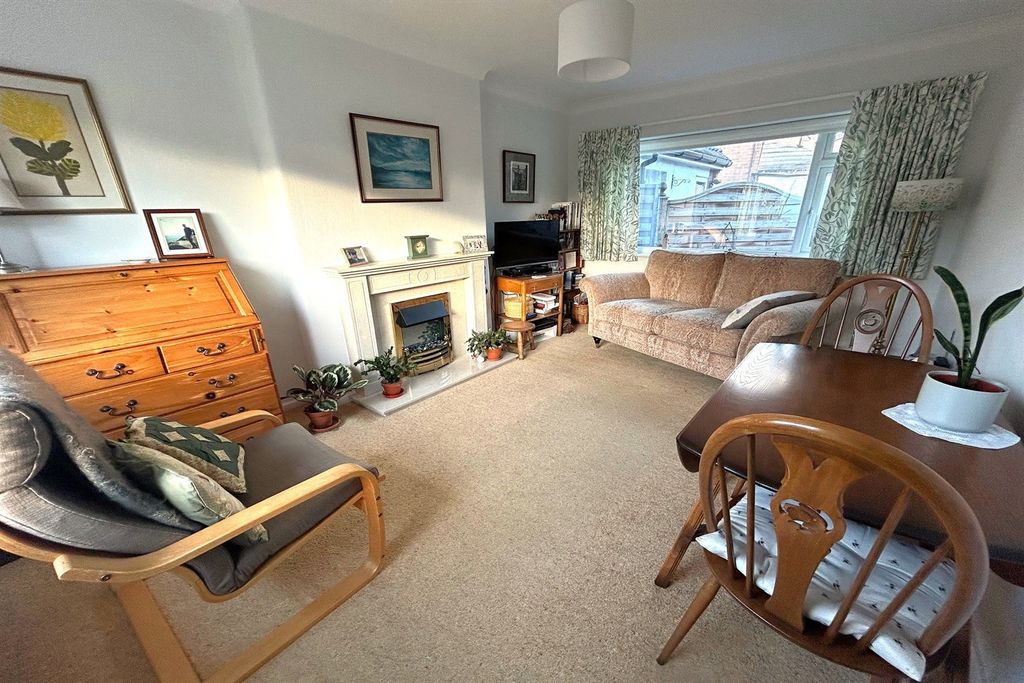 Property photo 3 of 17 Sitting Room