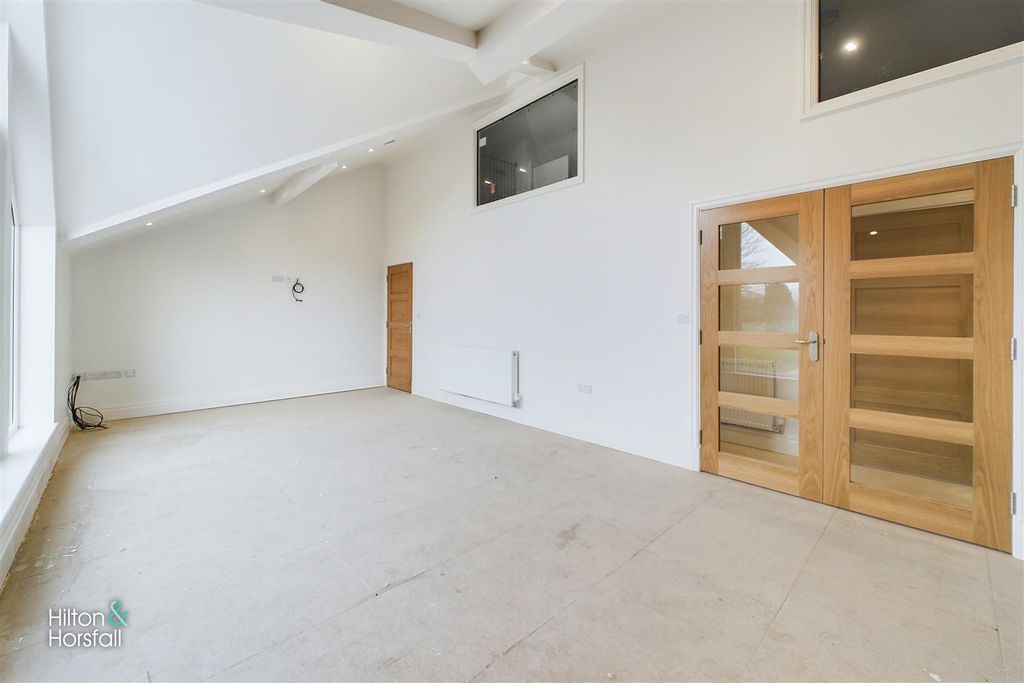 Property photo 2 of 15 Alkincoats View