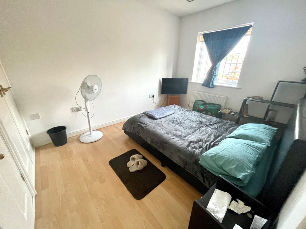 Property photo 3 of 8 Bed2