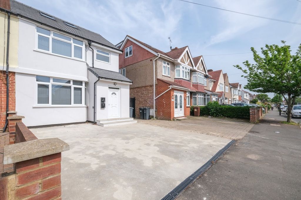 Property photo 1 of 34