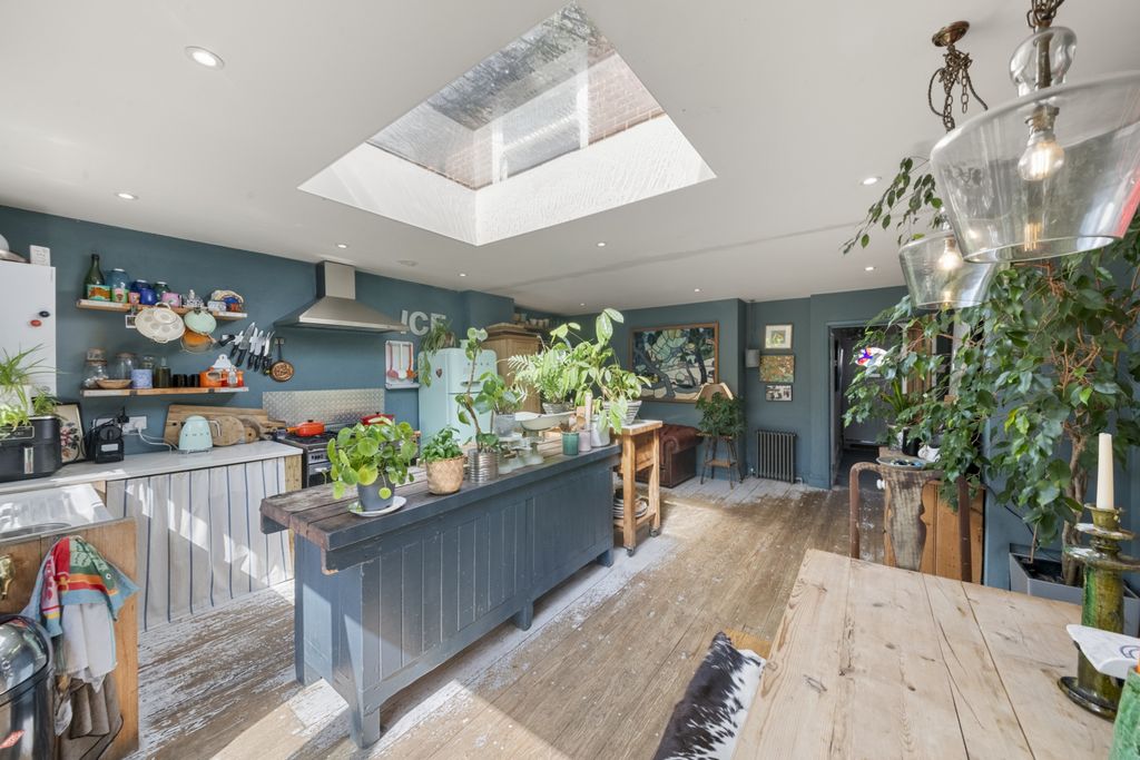 Property photo 3 of 12 Photo 22