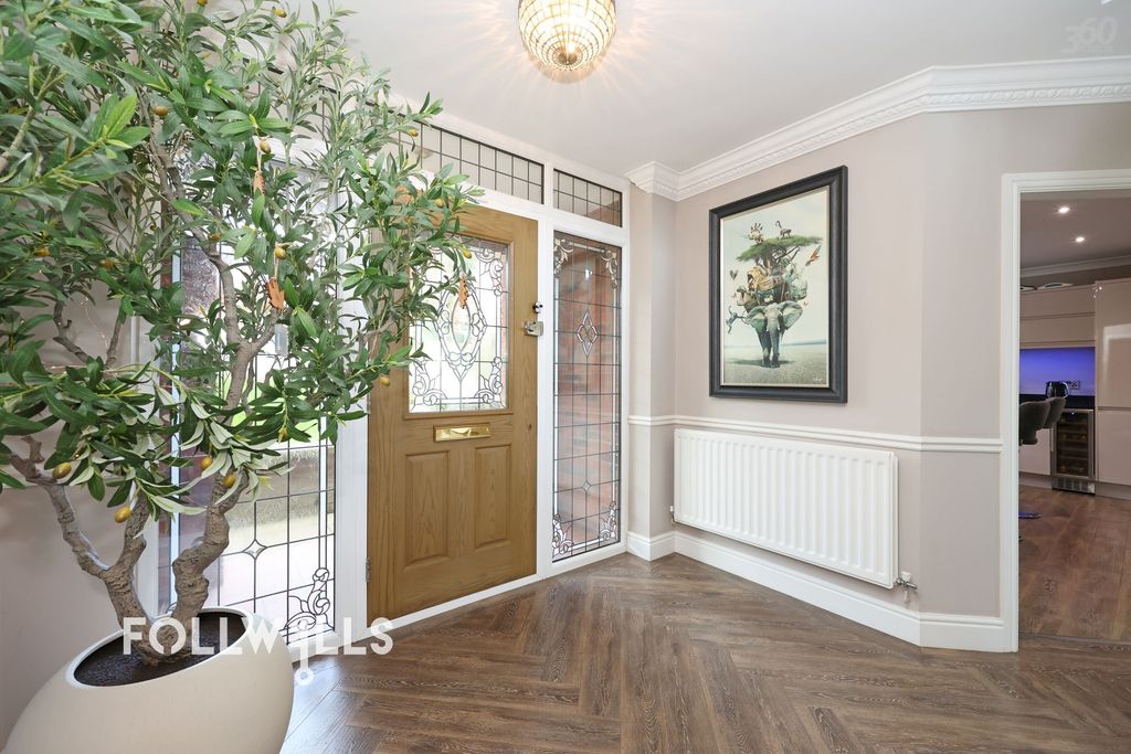 Property photo 2 of 32