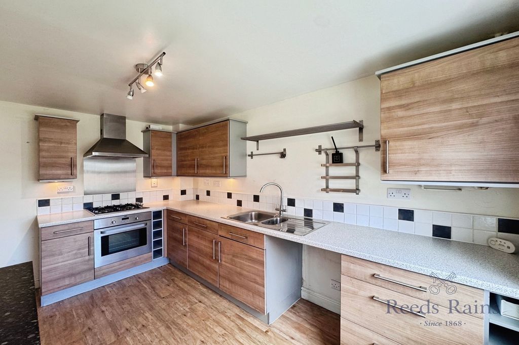 Property photo 2 of 16 Kitchen