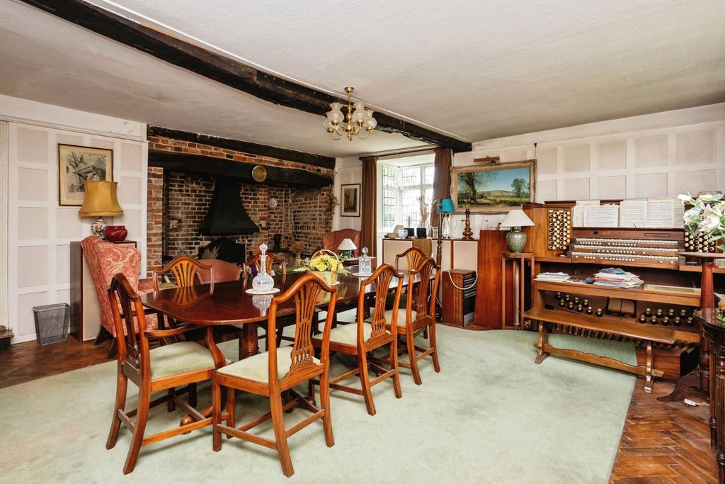 Property photo 2 of 17 Photo