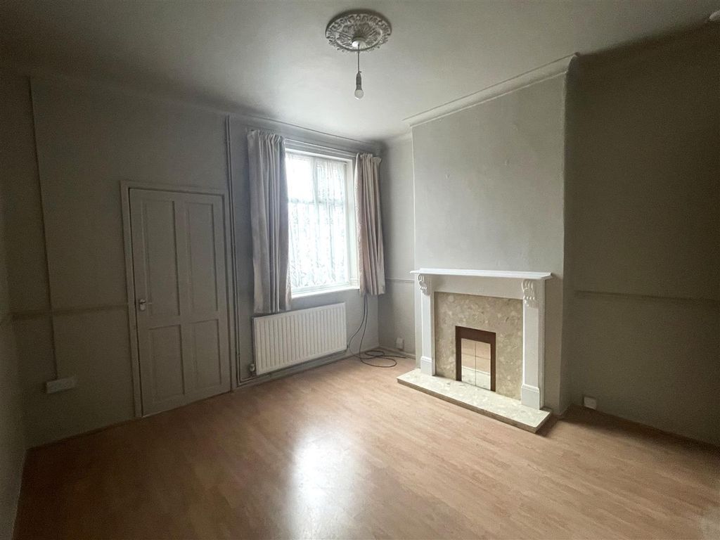 Property photo 3 of 7 Rear Reception.Jpeg