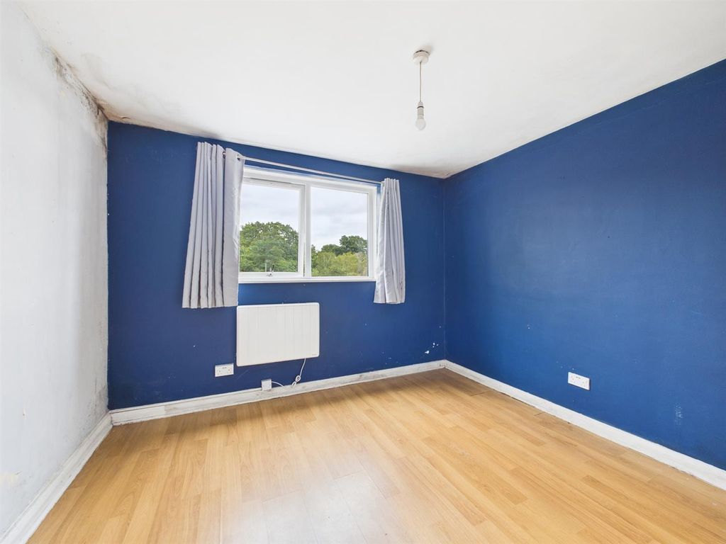 Property photo 3 of 9 Cam02664G0-Pr0112-Still007.Jpg