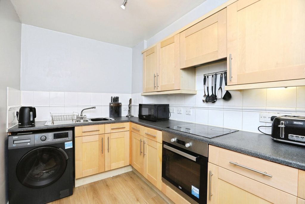 Property photo 2 of 7 Kitchen