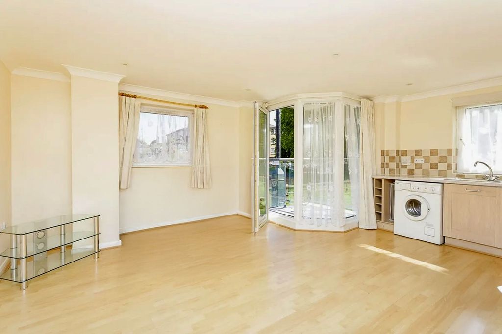 Property photo 2 of 8