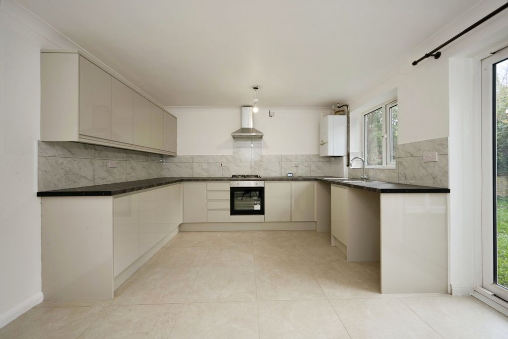 Property photo 3 of 17 Pbox-Img.Jpg