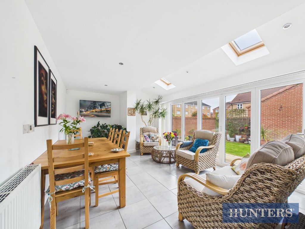 Property photo 2 of 16 Cam01450G0-Pr0300-Still020.Jpg