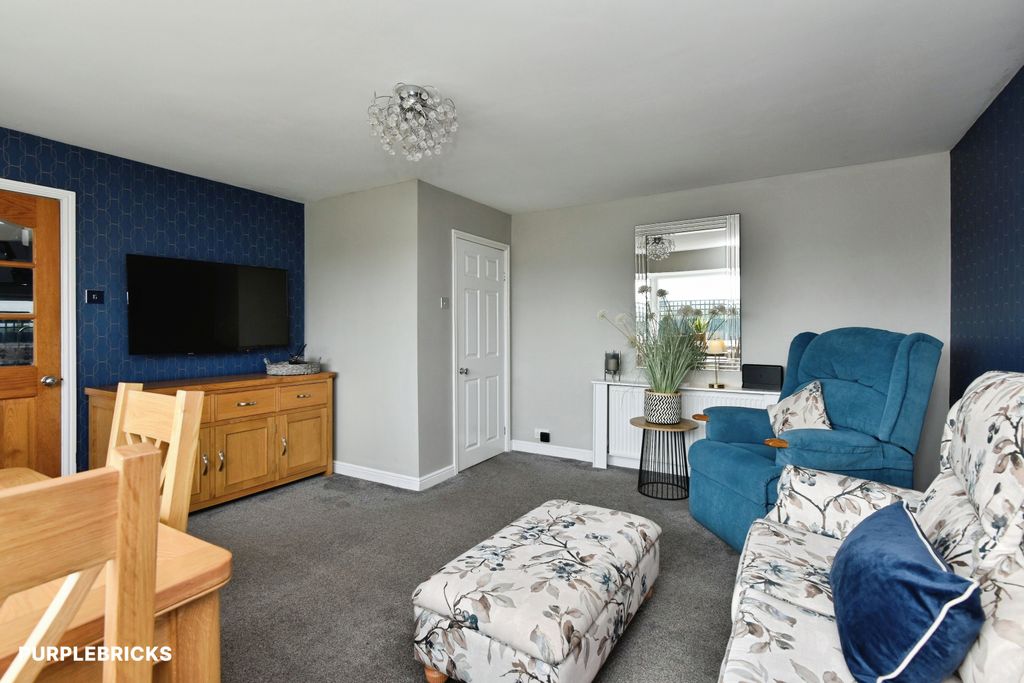 Property photo 2 of 28