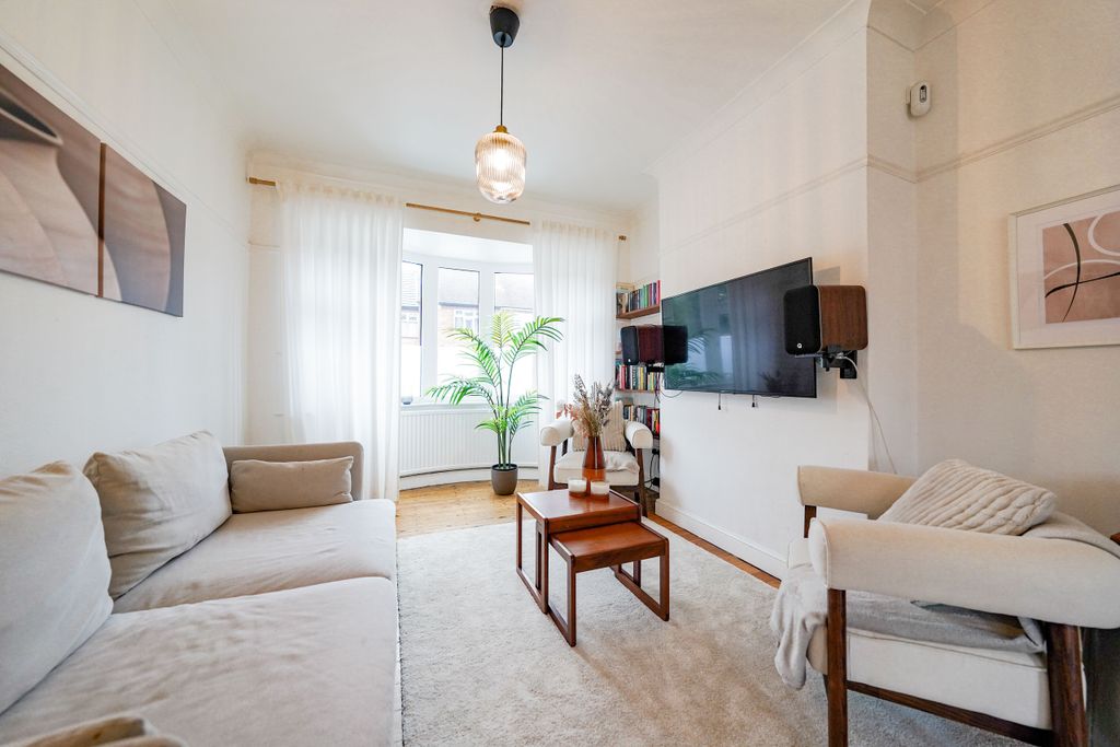 Property photo 3 of 29 Dsc00647