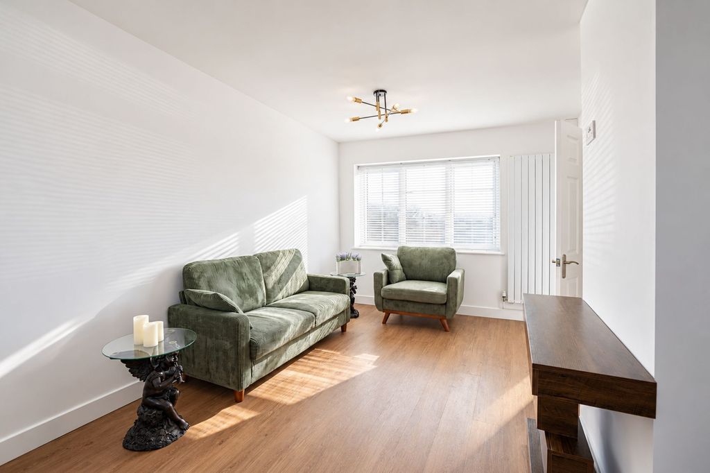 Property photo 3 of 11 Living Room 1