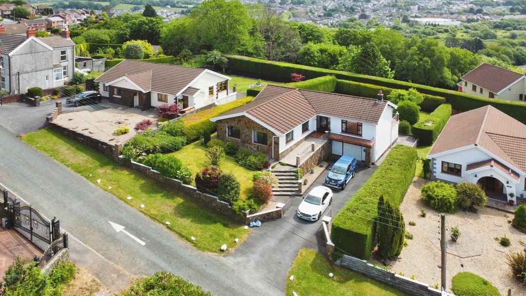 Property photo 1 of 39 4020271