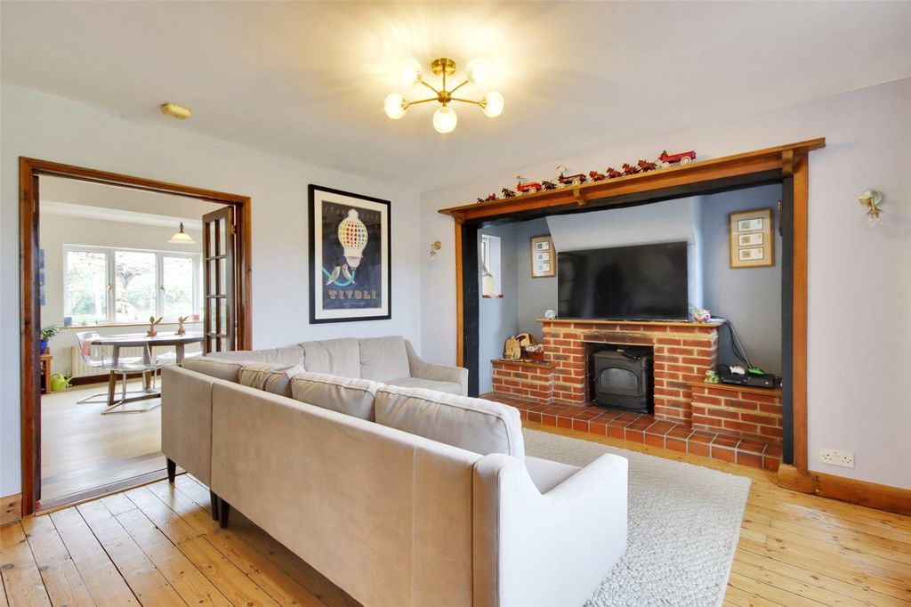 Property photo 3 of 17 Sitting Room