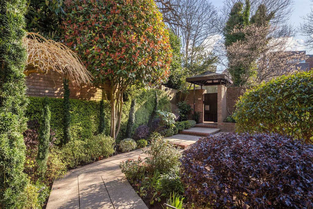 Property photo 2 of 21