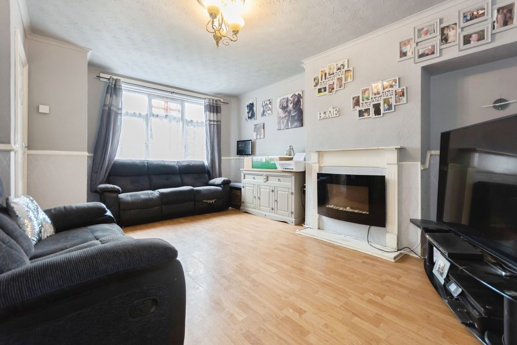 Property photo 2 of 17 Photo