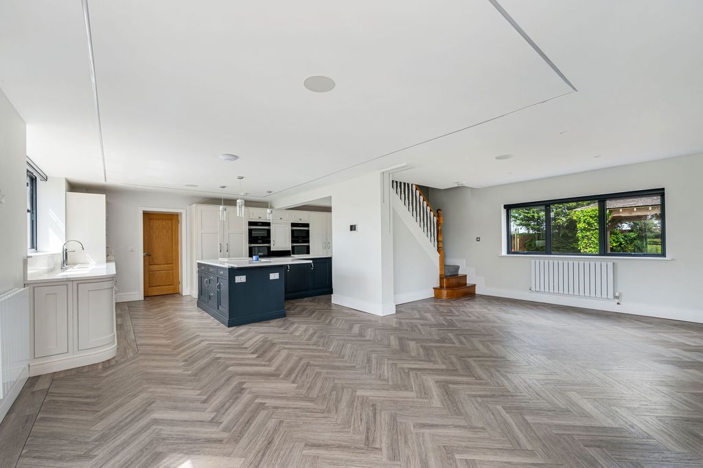 Property photo 2 of 42