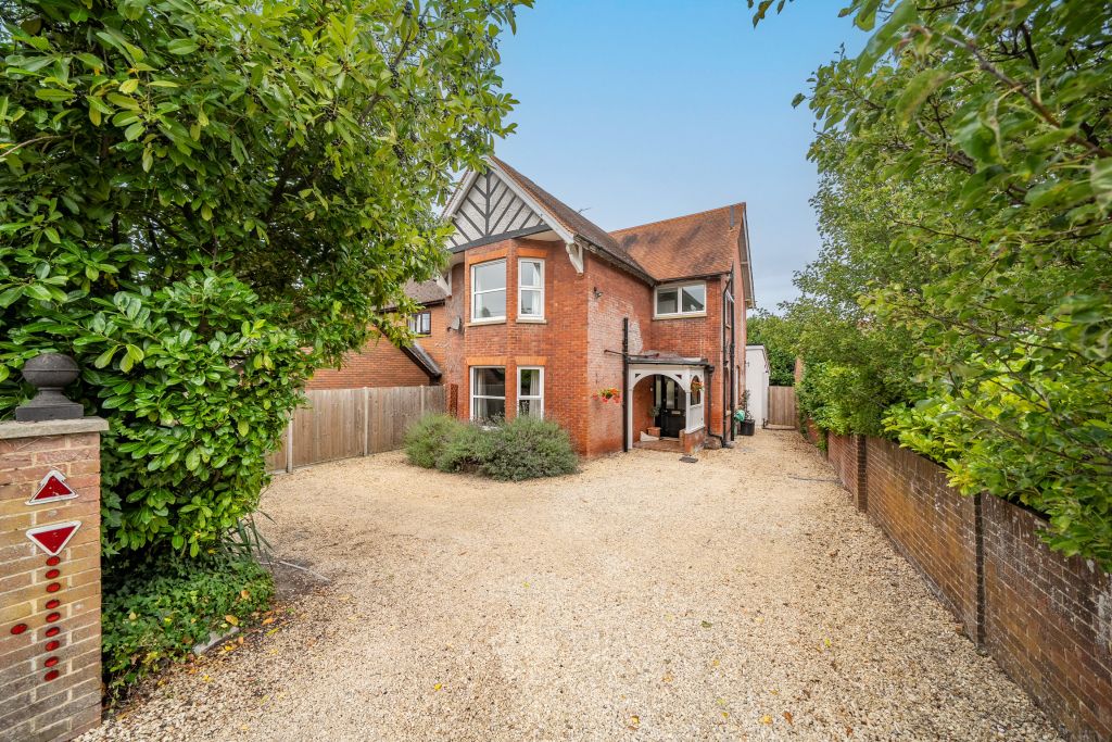 Property photo 2 of 30