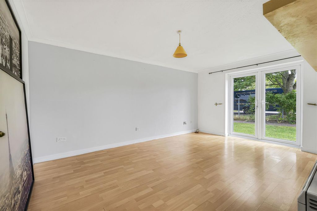 Property photo 3 of 9 6_59216.Jpg
