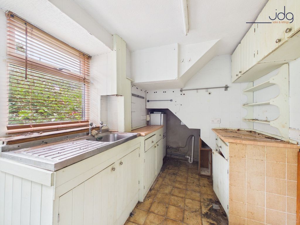 Property photo 2 of 8 Kitchen