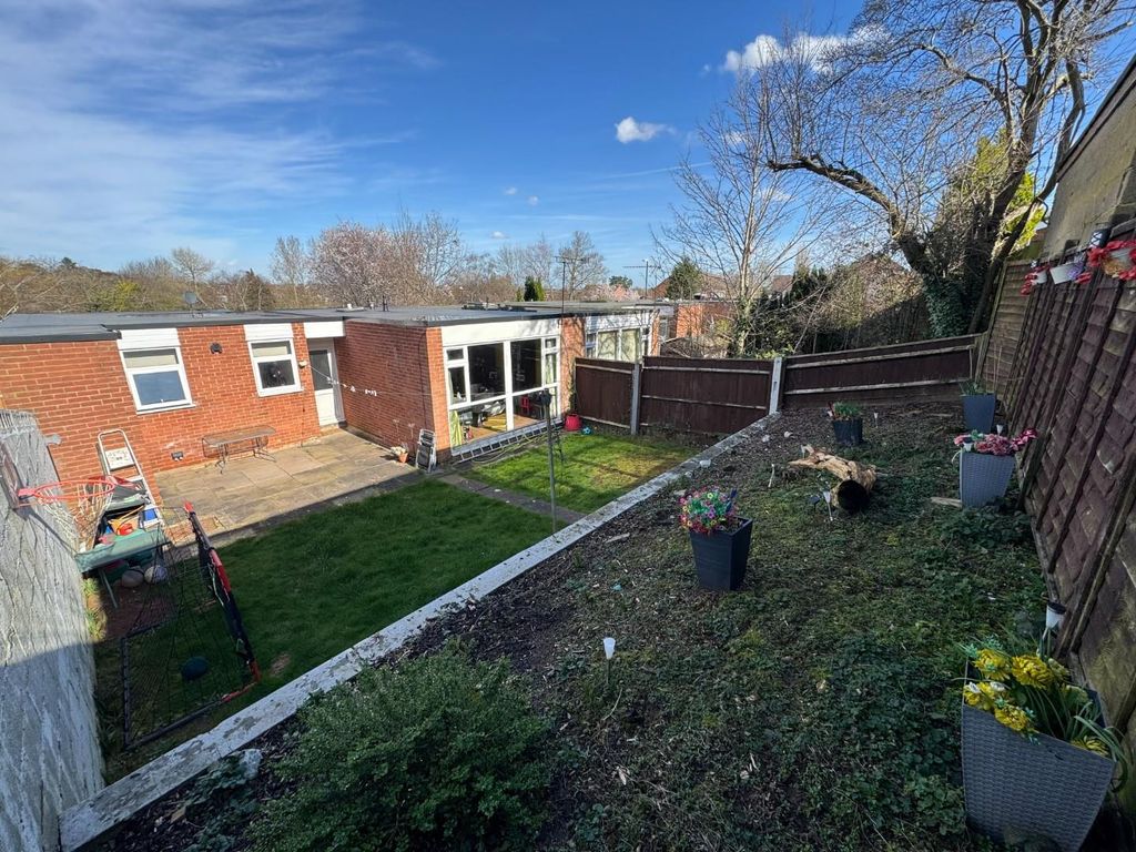 Property photo 2 of 17 Garden