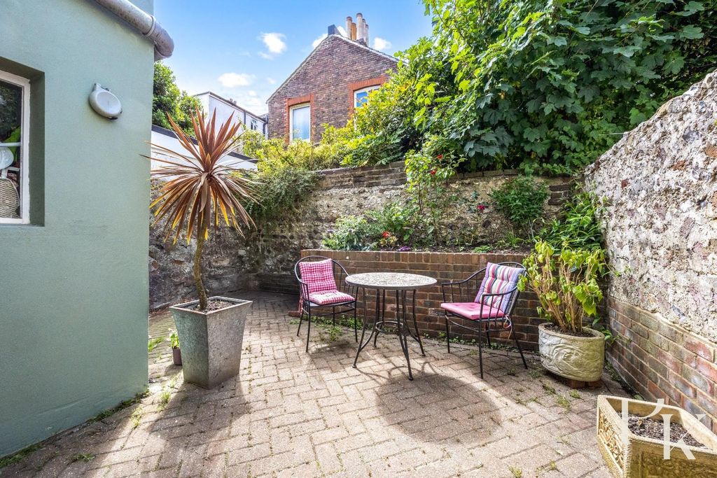 Property photo 2 of 24