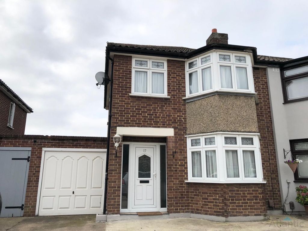 Property photo 1 of 14 Large 3 Bedroom House