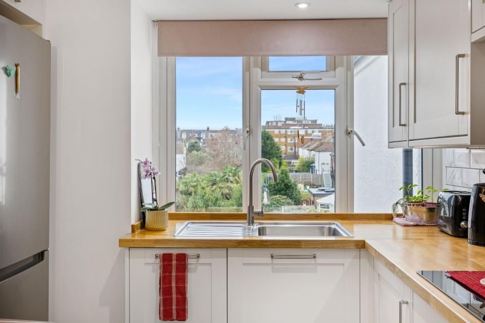 Property photo 3 of 10 Flat 4, Saint Annes Mansions Less Than 3Mb-9 (Cust