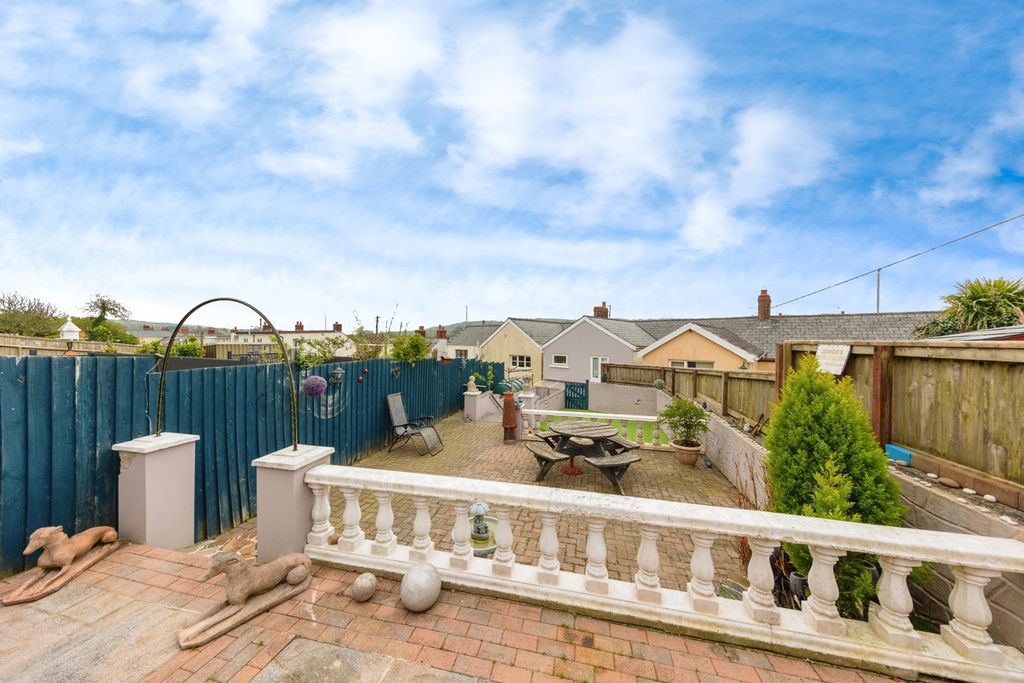 Property photo 2 of 17 Photo