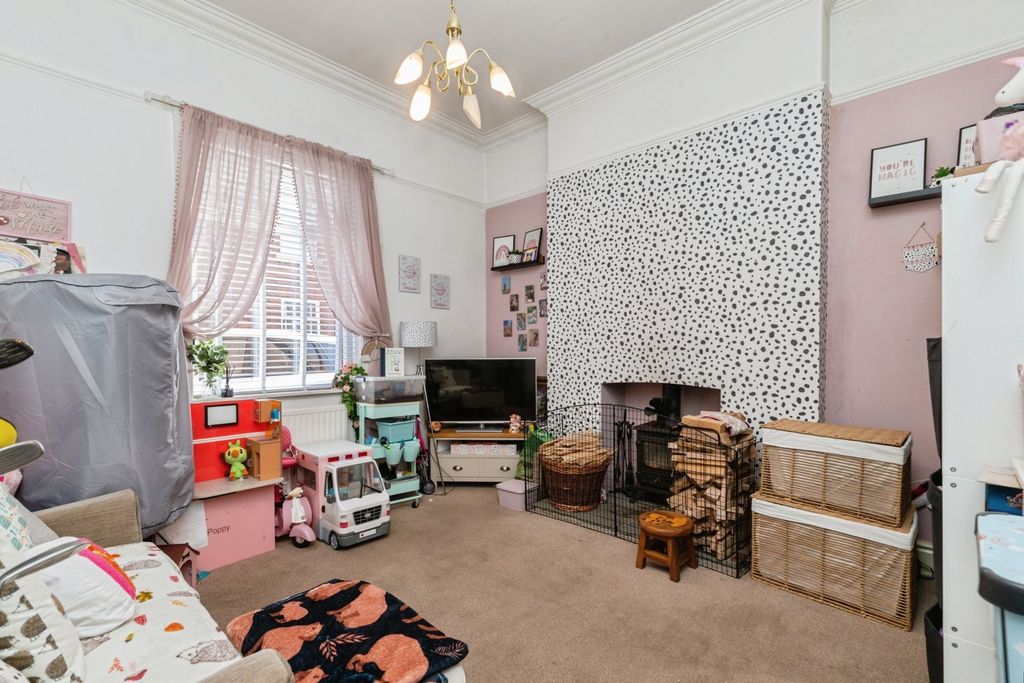 Property photo 2 of 10