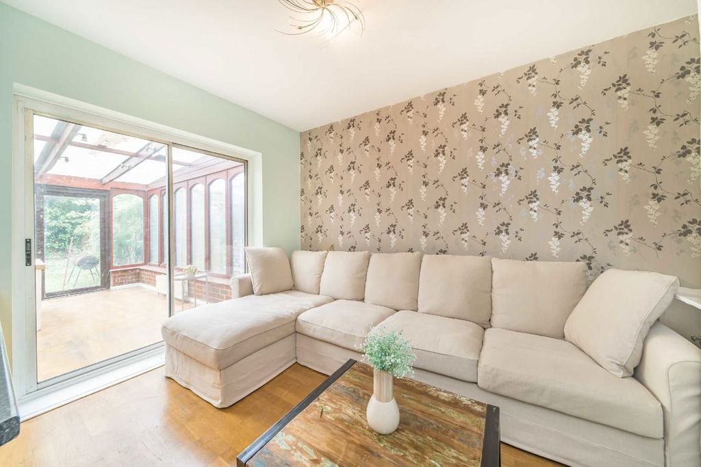 Property photo 3 of 6