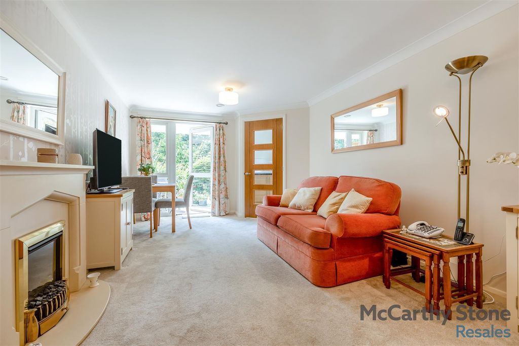 Property photo 2 of 14 8699685-Interior10.Jpg