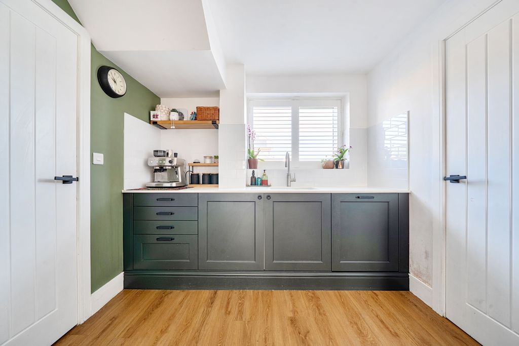 Property photo 3 of 19 Kitchen