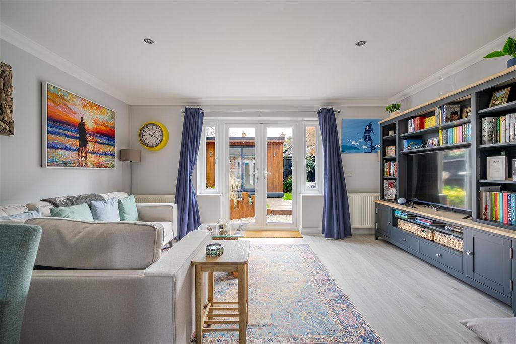 Property photo 2 of 9