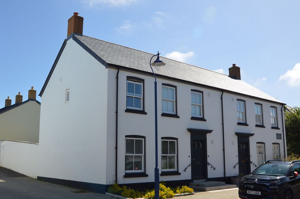 Property photo 1 of 15 External