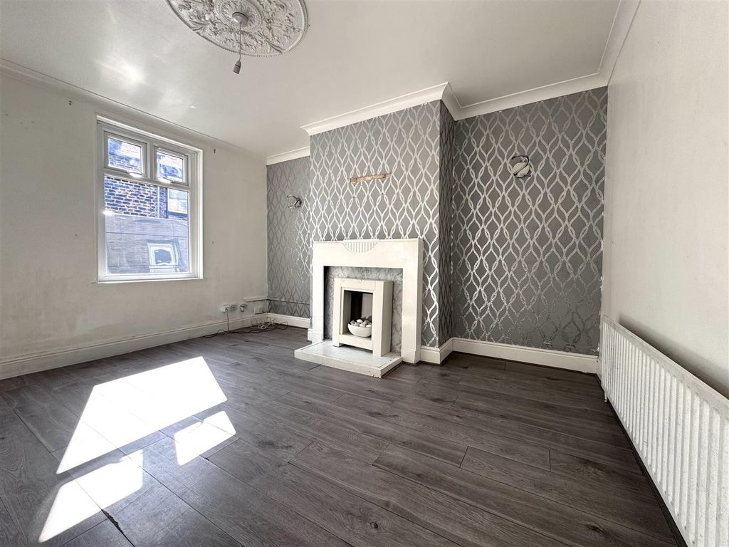 Property photo 2 of 17 Living Room