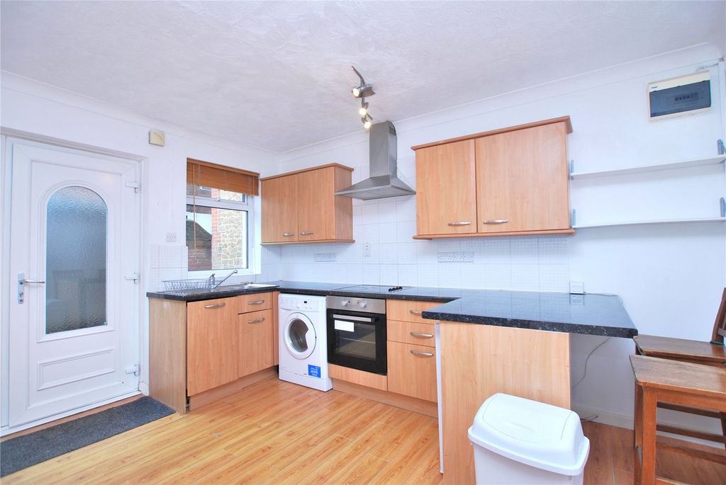 Property photo 2 of 8 Picture No. 18