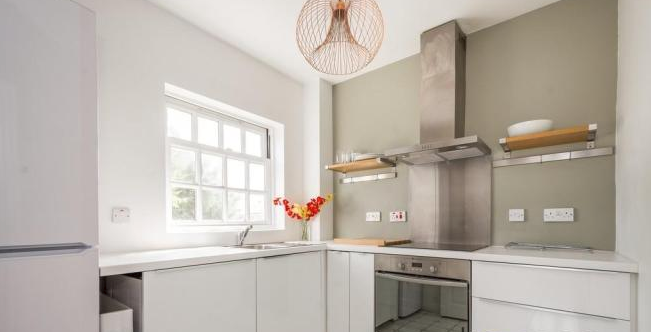 Property photo 3 of 10 5.Kitchen