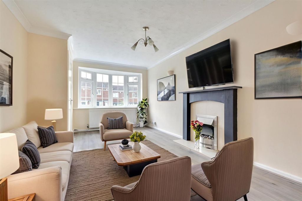 Property photo 2 of 17 Lounge (Vf)_1.Jpeg