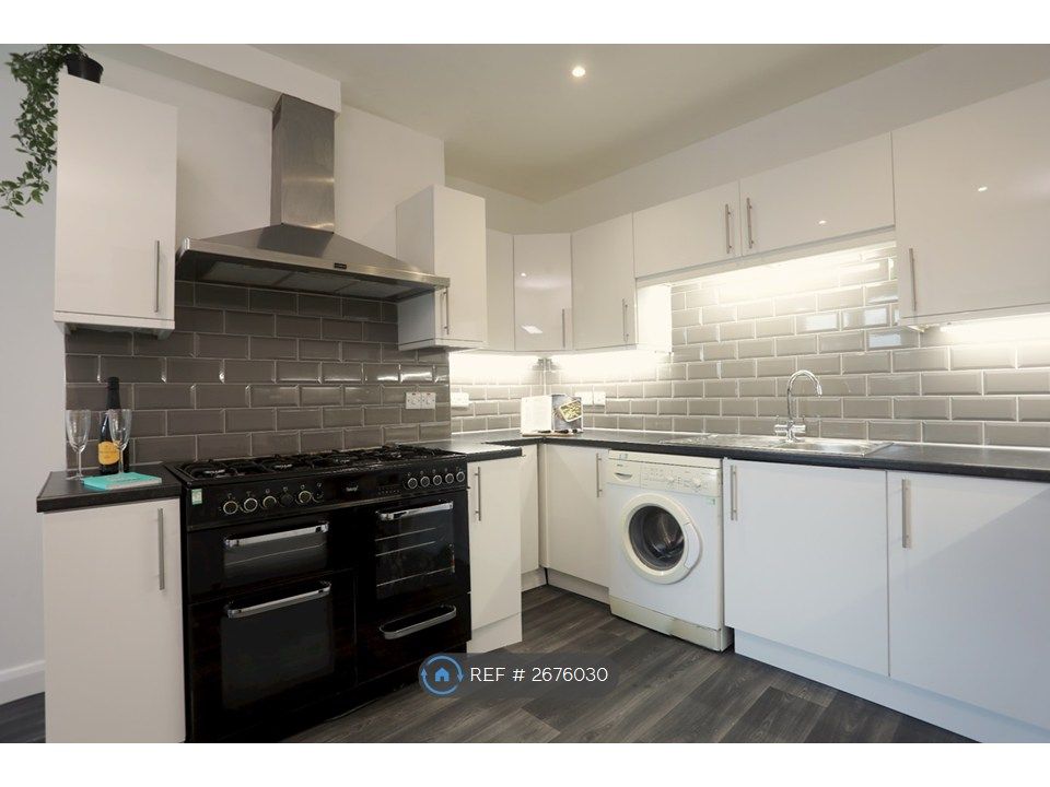 Property photo 2 of 6 Kitchen