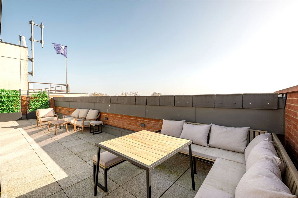 Property photo 3 of 12 Roof Terrace