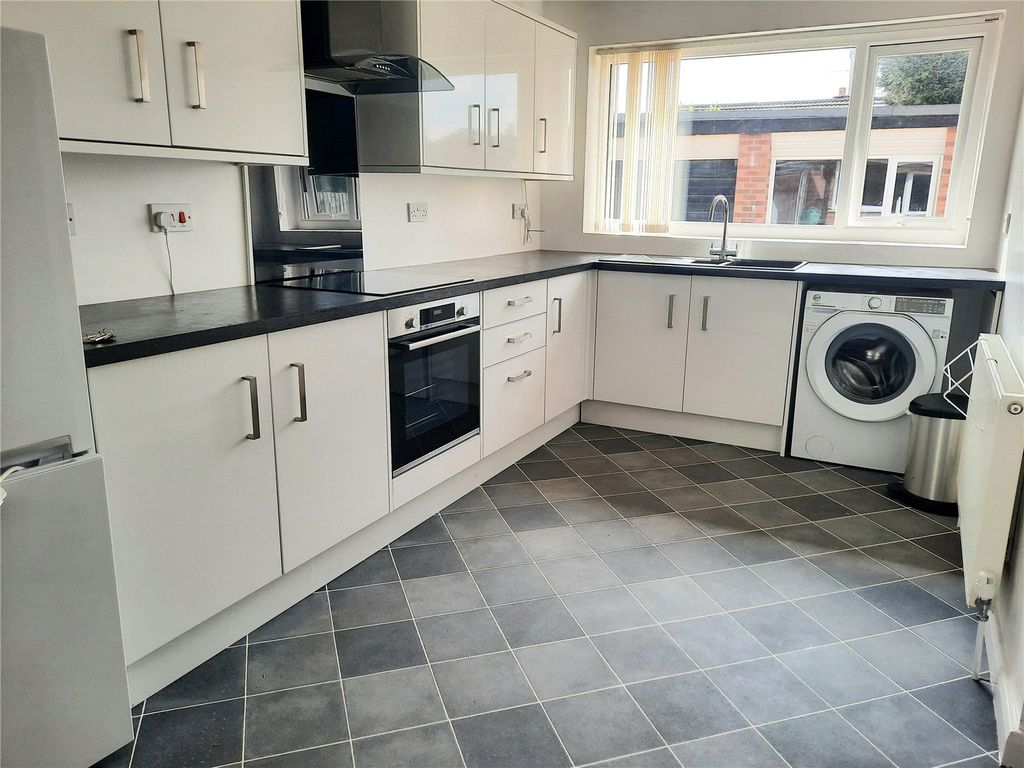 Property photo 3 of 17 Dining Kitchen